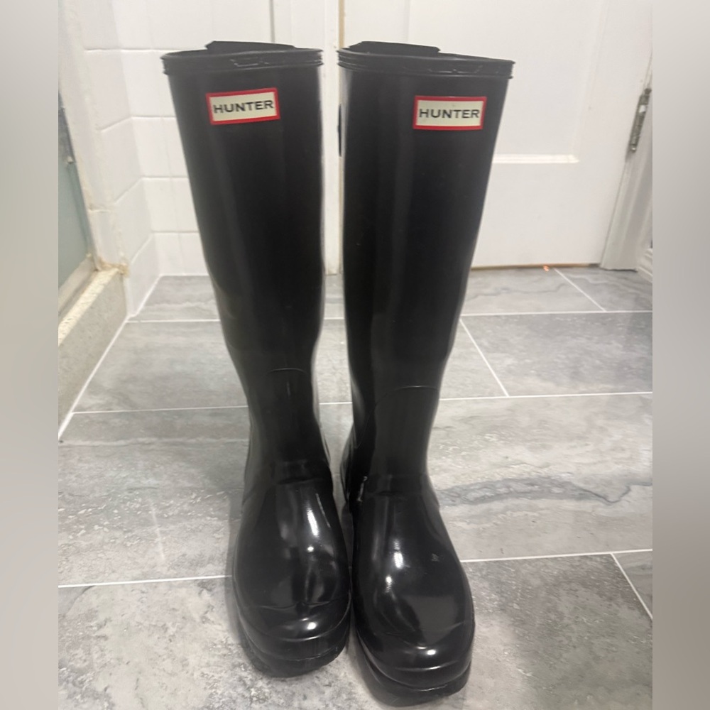 US 10/MF 11 Hunter Classic Black Waterproof Boots. Barely worn.